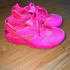 Nike Huarache Shoes in Laser Fuchsia